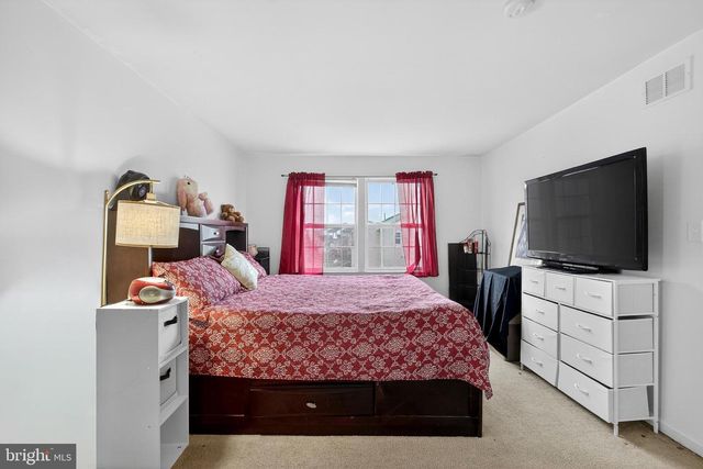 250 E BRAEBURN DR, Smyrna, DE 19977