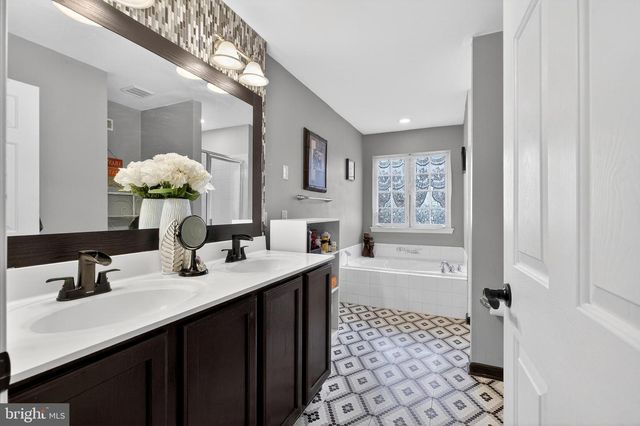 250 E BRAEBURN DR, Smyrna, DE 19977