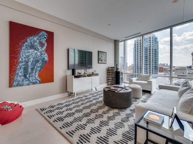 2408 Victory Park Lane 933, Dallas, TX 75219
