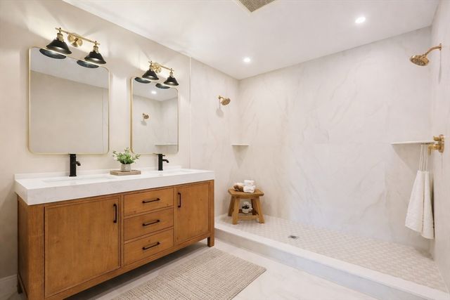 68 Rowe St 2, Boston, MA 02131