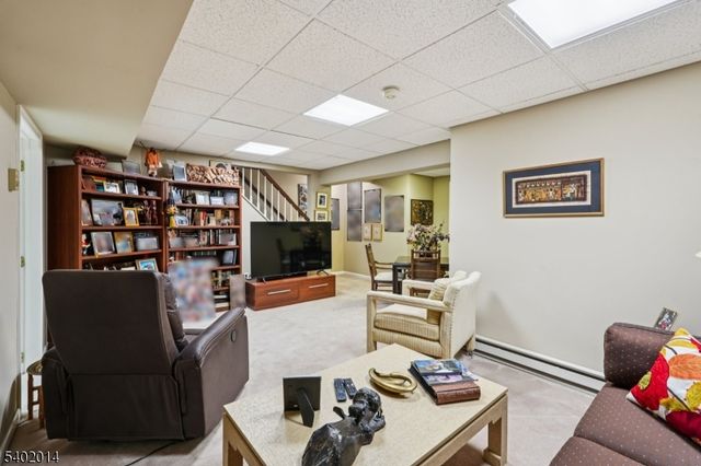 12 Hadley Ln, Wayne Twp., NJ 07470