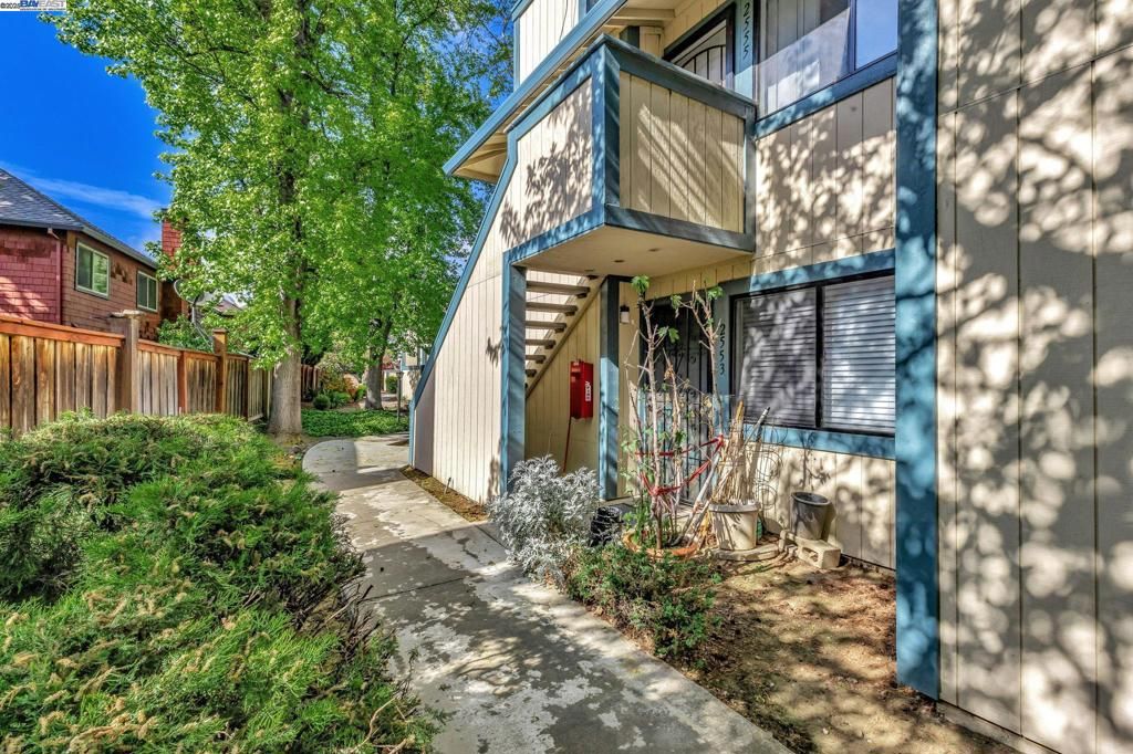 Image 1 of property listing at 2555 Copa Del Oro Dr, Union City, CA 94587