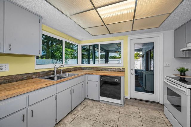 505 WHISPERING OAK DRIVE, Tarpon Springs, FL 34689