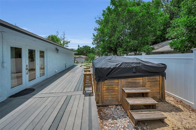 505 WHISPERING OAK DRIVE, Tarpon Springs, FL 34689