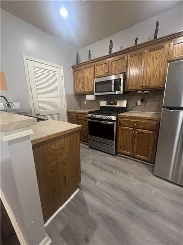 15967 S Crestview Drive, Olathe, KS 66062