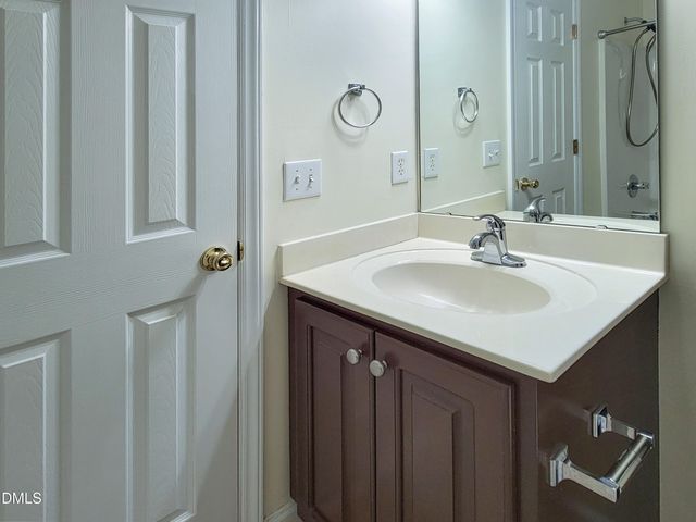 33 Cheltenham Drive, Clayton, NC 27520