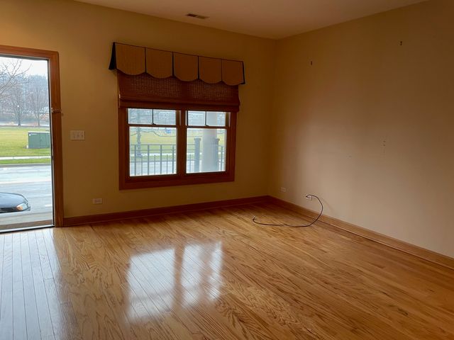 189 S Grove Avenue, Elgin, IL 60120