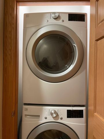 189 S Grove Avenue, Elgin, IL 60120