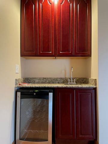 189 S Grove Avenue, Elgin, IL 60120