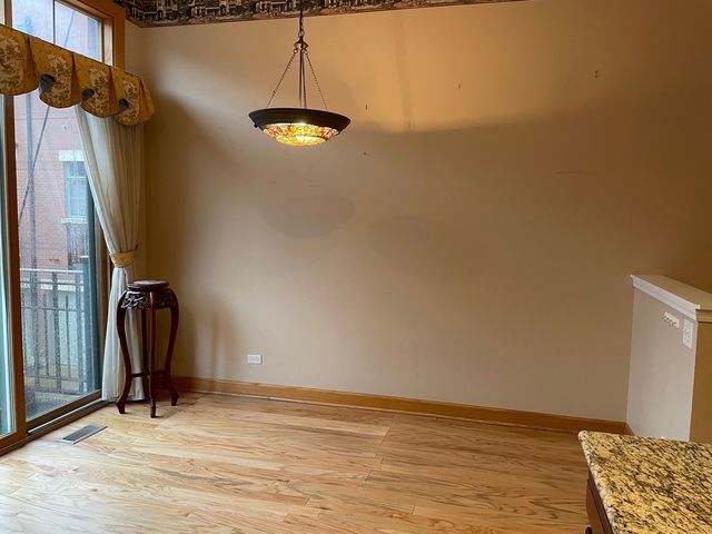 189 S Grove Avenue, Elgin, IL 60120