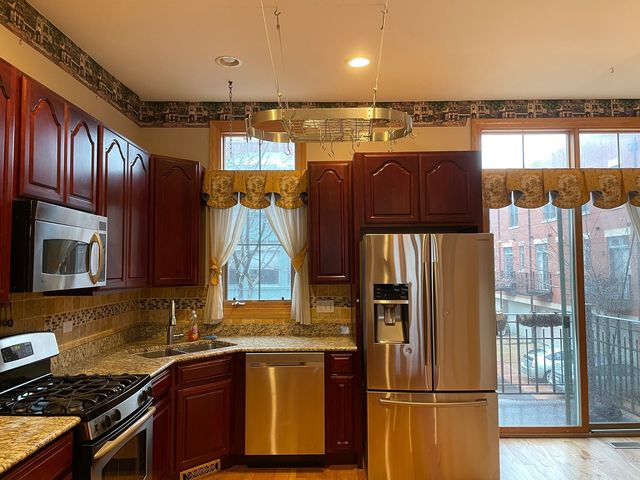 189 S Grove Avenue, Elgin, IL 60120