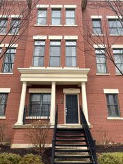 189 S Grove Avenue, Elgin, IL 60120