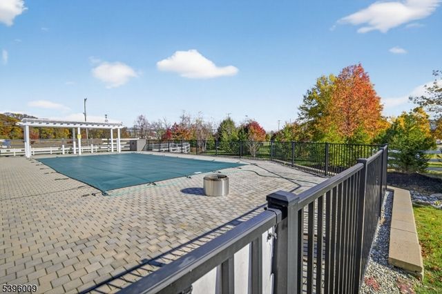 67 Grabowski Dr, Sayreville Boro, NJ 08859