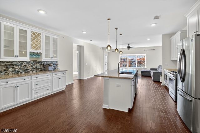 67 Grabowski Dr, Sayreville Boro, NJ 08859