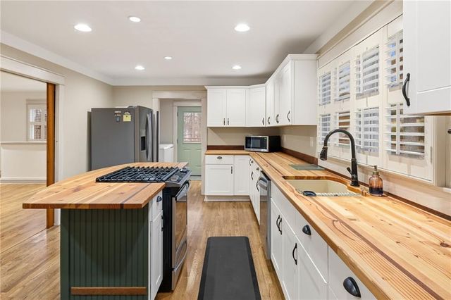 1429 Lakeview Road, Grayson, GA 30017