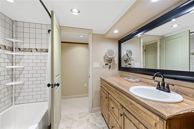 1429 Lakeview Road, Grayson, GA 30017