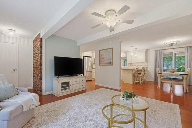 45 Surrey Dr, Mansfield, MA 02048