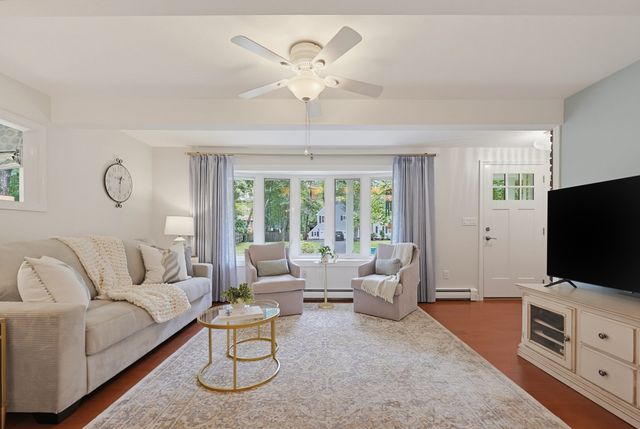 45 Surrey Dr, Mansfield, MA 02048