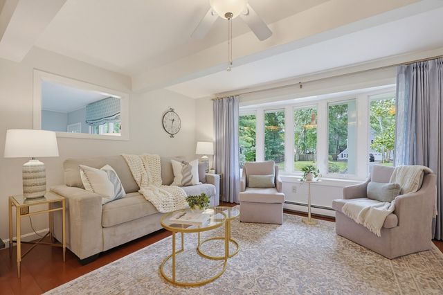 45 Surrey Dr, Mansfield, MA 02048