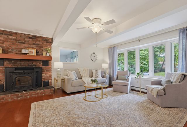 45 Surrey Dr, Mansfield, MA 02048