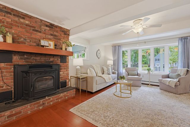 45 Surrey Dr, Mansfield, MA 02048
