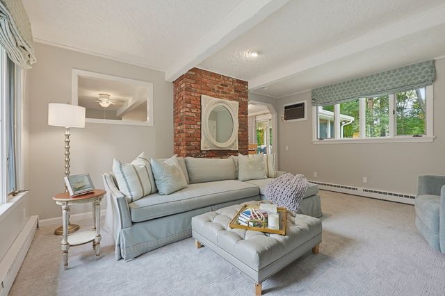 45 Surrey Dr, Mansfield, MA 02048