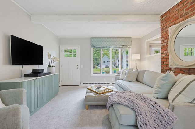 45 Surrey Dr, Mansfield, MA 02048