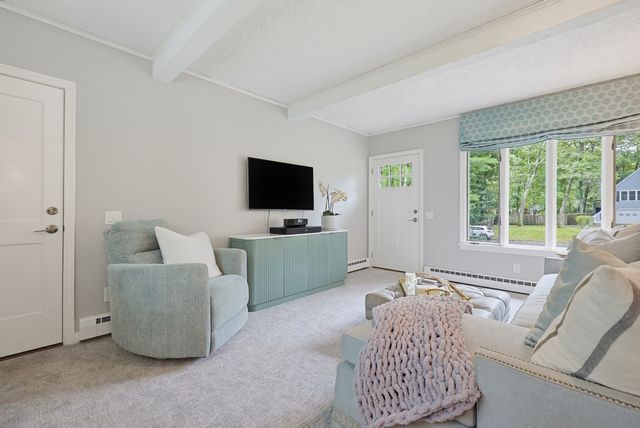 45 Surrey Dr, Mansfield, MA 02048