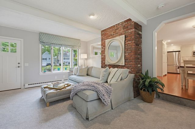 45 Surrey Dr, Mansfield, MA 02048
