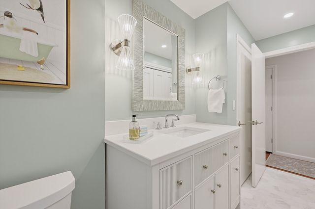45 Surrey Dr, Mansfield, MA 02048