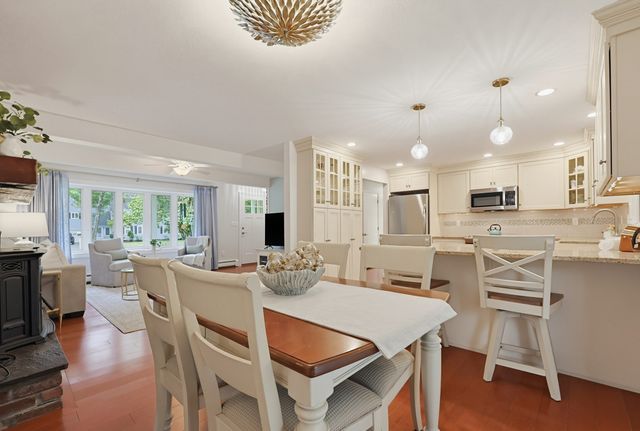 45 Surrey Dr, Mansfield, MA 02048