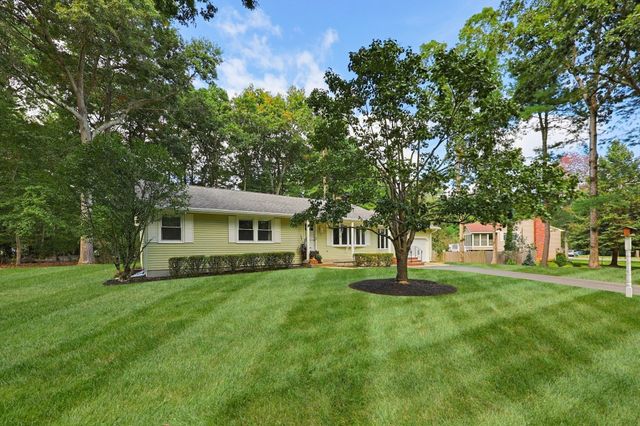 45 Surrey Dr, Mansfield, MA 02048