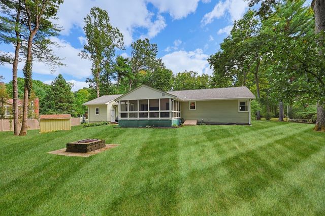 45 Surrey Dr, Mansfield, MA 02048