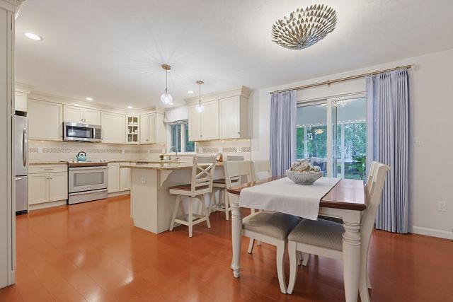 45 Surrey Dr, Mansfield, MA 02048