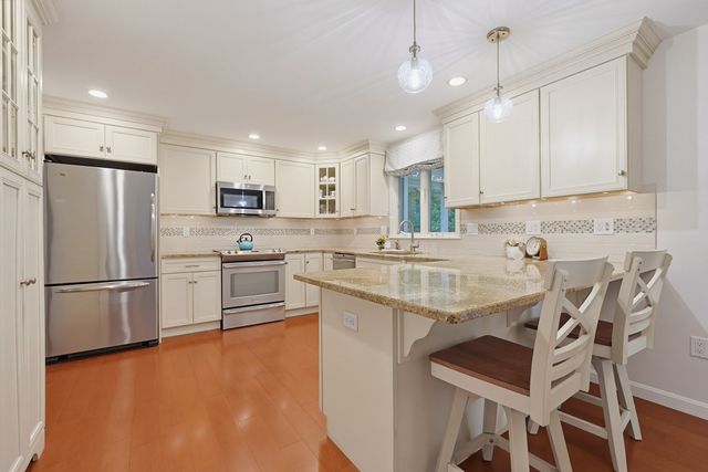 45 Surrey Dr, Mansfield, MA 02048