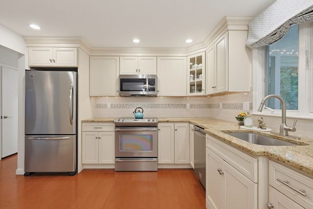 45 Surrey Dr, Mansfield, MA 02048