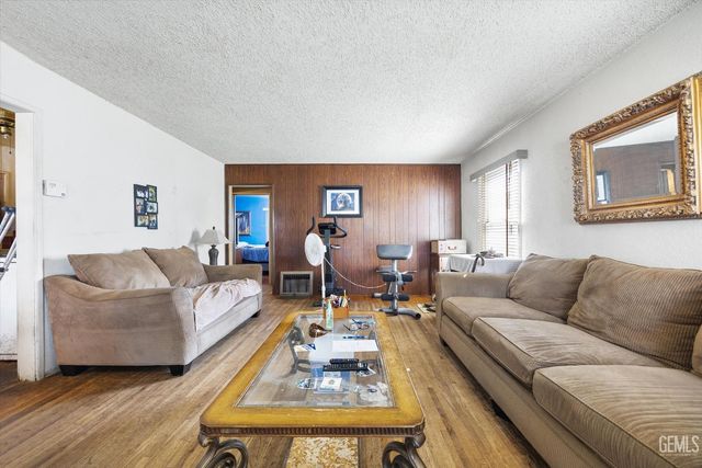 429 1st Street, Bakersfield, CA 93304