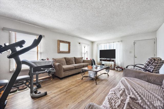 429 1st Street, Bakersfield, CA 93304