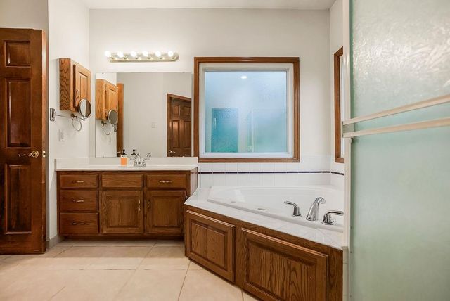 10500 NE 98th Street, Kansas City, MO 64157