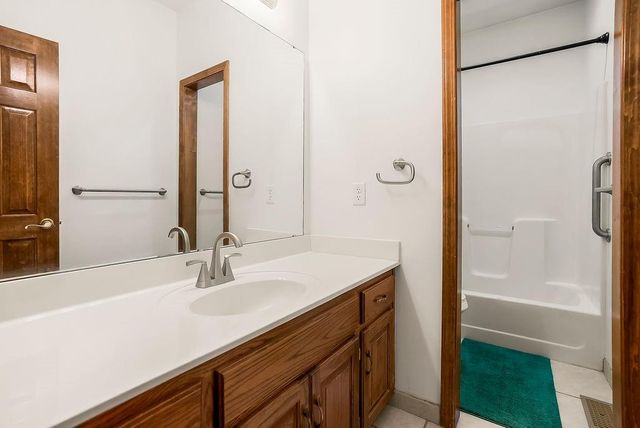 10500 NE 98th Street, Kansas City, MO 64157