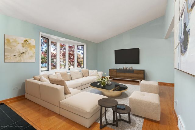 9043 Oriole Avenue, Morton Grove, IL 60053