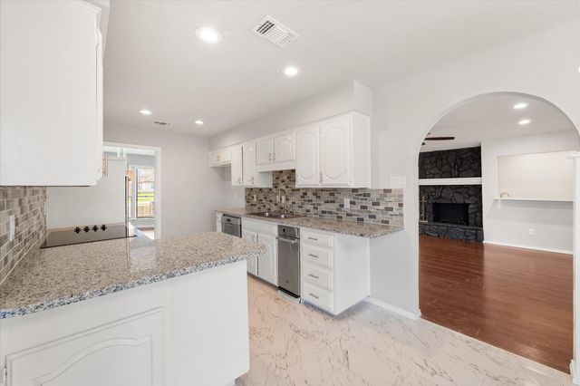 2306 Sunnyvale Road, Grand Prairie, TX 75050