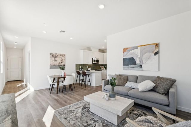 6525 Jacinto Ave, Sacramento, CA 95823