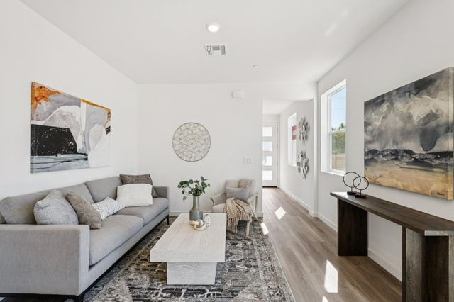 6525 Jacinto Ave, Sacramento, CA 95823