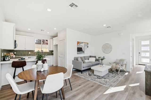 6525 Jacinto Ave, Sacramento, CA 95823