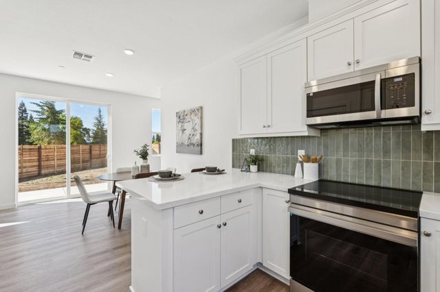 6525 Jacinto Ave, Sacramento, CA 95823