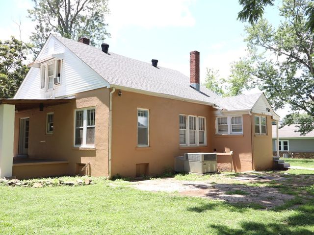 408 2nd St, Lawrenceburg, TN 38464