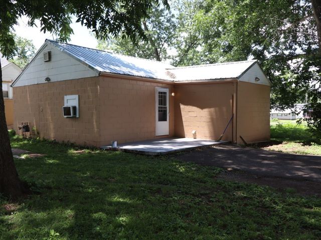 408 2nd St, Lawrenceburg, TN 38464