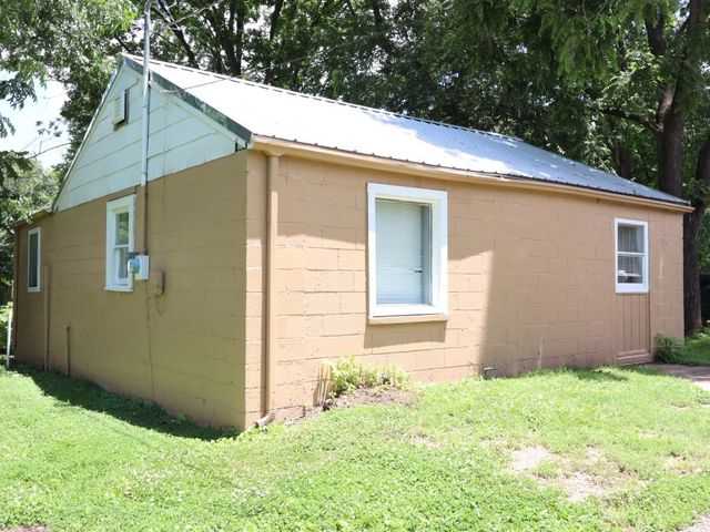 408 2nd St, Lawrenceburg, TN 38464