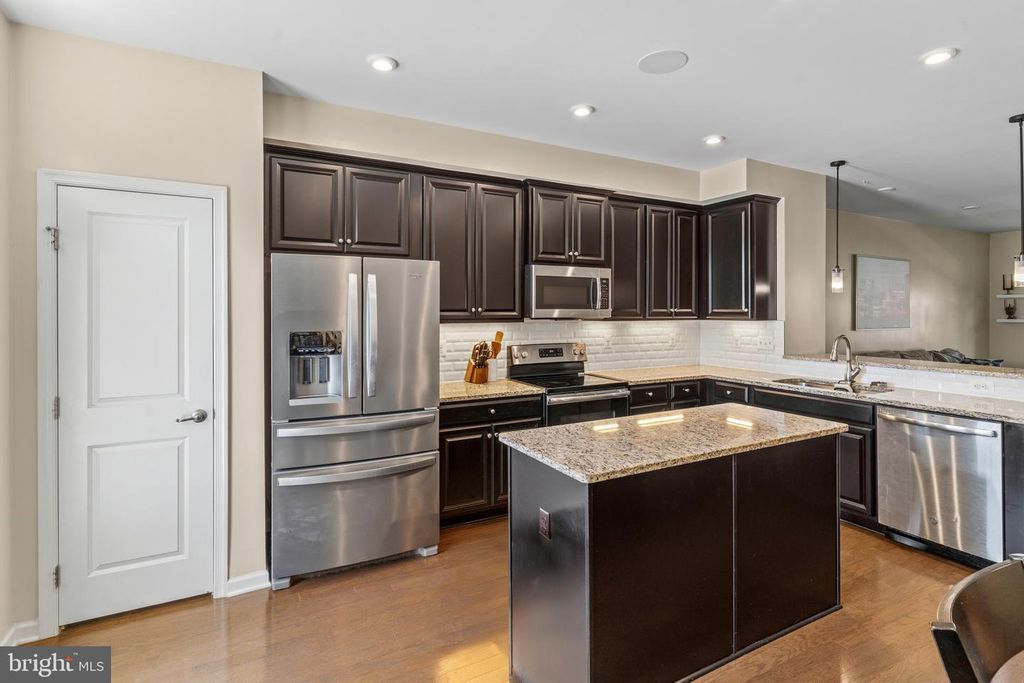 Image 10 of property listing at 4707 MARLENE MEWS, Baltimore, MD 21224